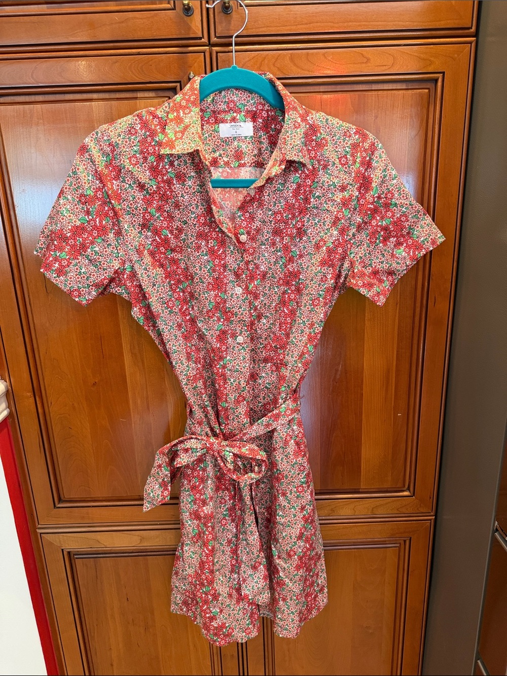 UNTUCKit Red Floral Tie-Waist Short Sleeve Mini Dress with Green Accents